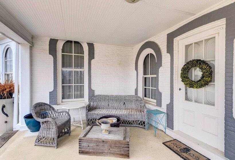 Classic Brookfield Home ~ 14 Mi To Milwaukee!