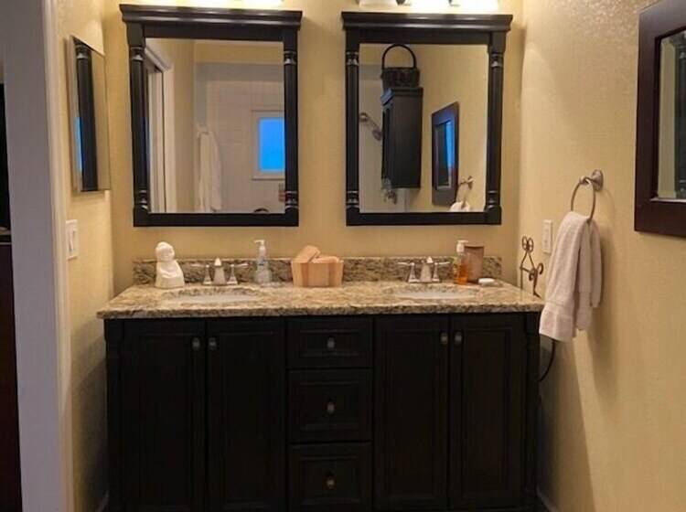 Single Story Home W/ Hot Tub   Pets Welcome!