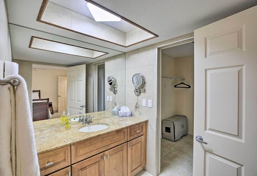 4 Mi To Beach: Coastal Cape Coral Home