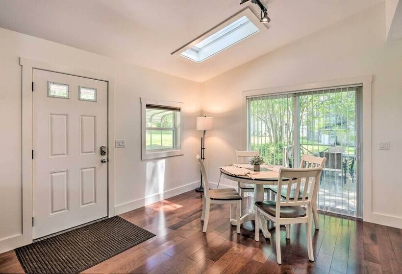 Cozy Cottage: Yard + Deck, Walk To Downtown!