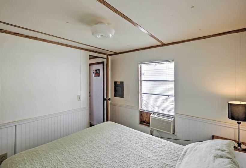 Cozy Lakefront Home In Ocala W/ Deck, Grill + A/c!