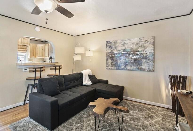 Cozy Montana Retreat W/ Fire Pit & Mountain Views!