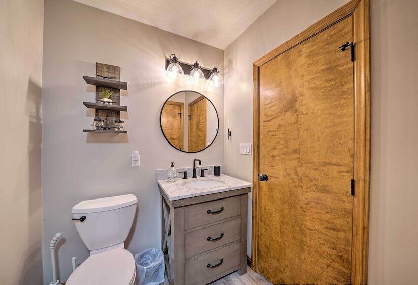 Custom Built Lakefront Cottage W/ Spacious Yard!