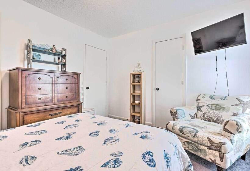 Cute & Cozy Gulf Shores Bungalow: 1/2 Mi To Beach!