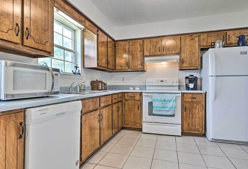 Cute & Cozy Gulf Shores Bungalow: 1/2 Mi To Beach!