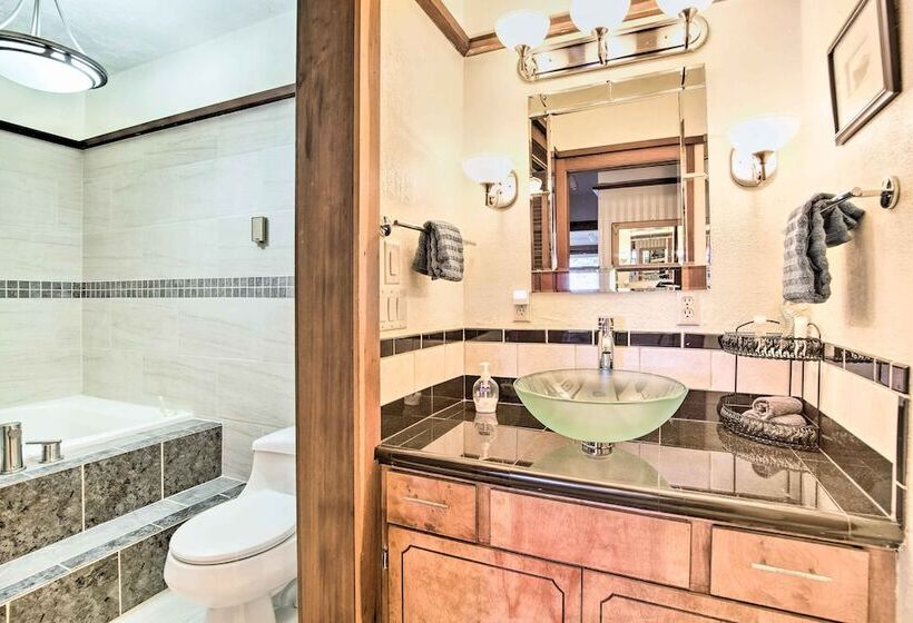 Enchanting Coos Bay Sanctuary W/ Lush Views!