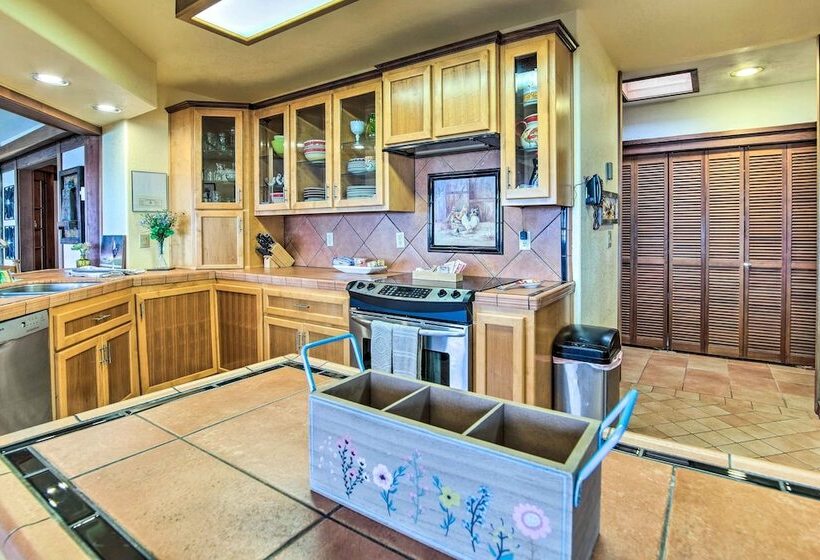 Enchanting Coos Bay Sanctuary W/ Lush Views!