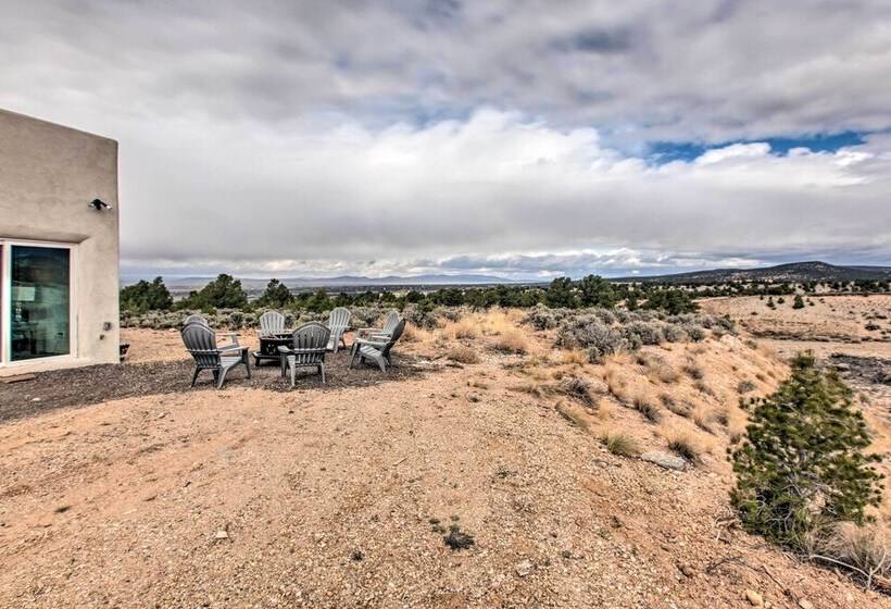 Family Friendly Desert Home ~ 10 Mi To Taos!