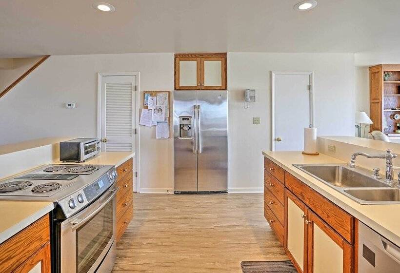 Family Friendly Vacation Home: Steps To Beach!