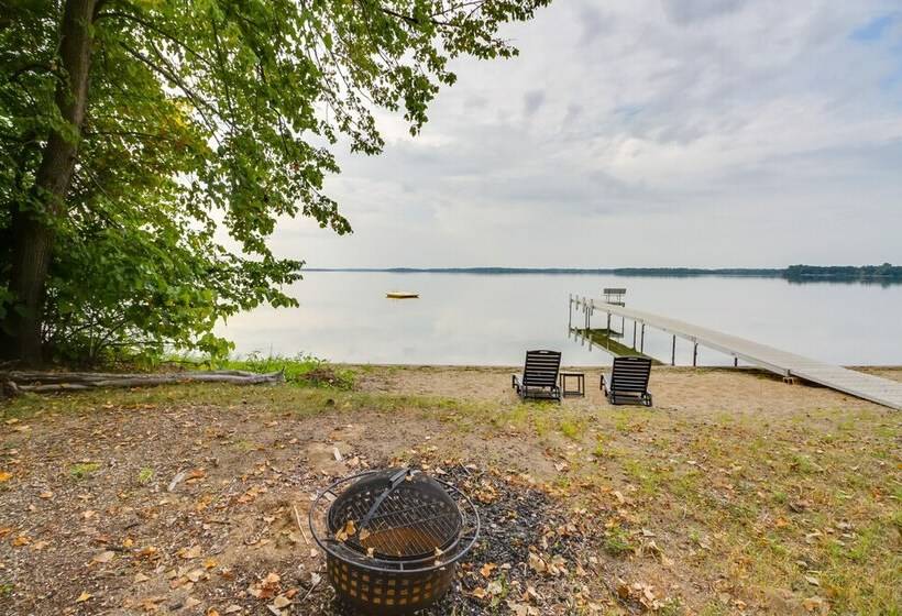 Sandy Beach Family Getaway W/ Fire Pit & Deck!