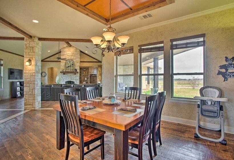 < 3 Mi To Texas Tulips: Pilot Point Home W/ Patio