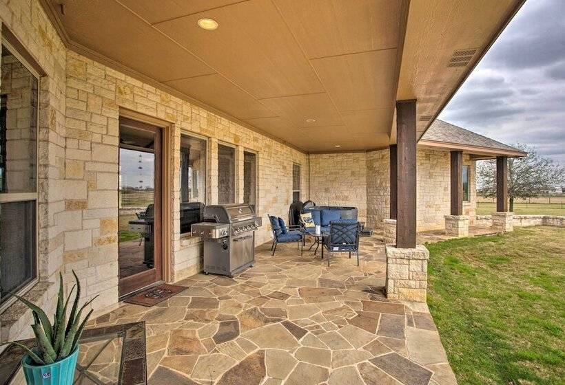 < 3 Mi To Texas Tulips: Pilot Point Home W/ Patio