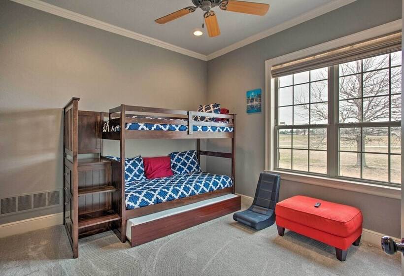 < 3 Mi To Texas Tulips: Pilot Point Home W/ Patio