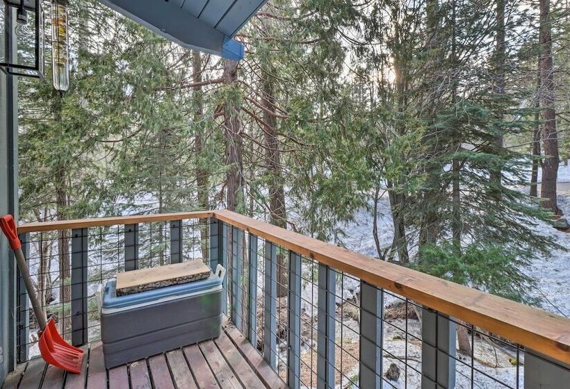 Incline Village Cabin W/ Patio: 2 Mi To Beach!