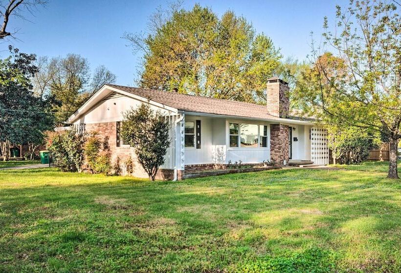 Newly Renovated Little Rock Escape W/ Yard!