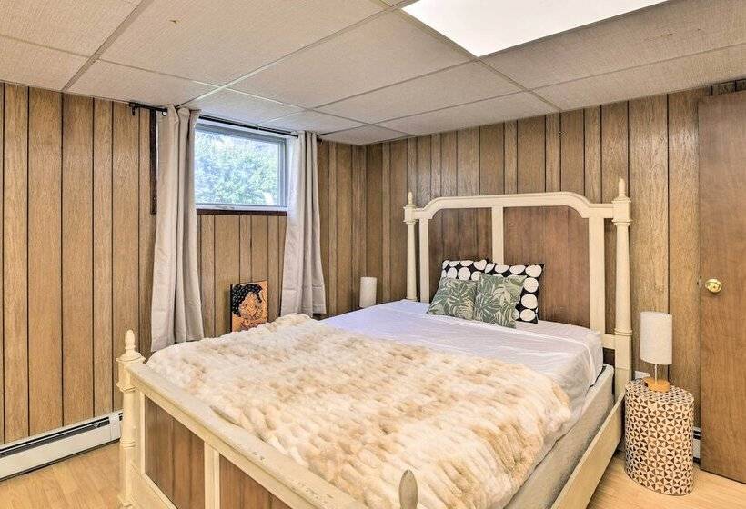 Pet Friendly Anchorage Gem: Walkable Location