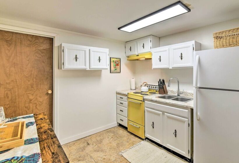 Pet Friendly Anchorage Gem: Walkable Location