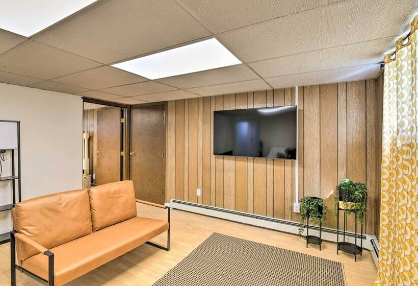 Pet Friendly Anchorage Gem: Walkable Location