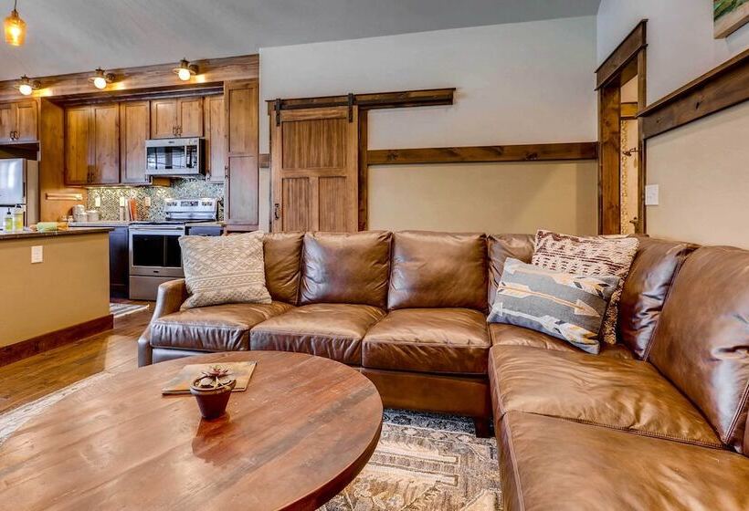 Dog Friendly Cabin In The Heart Of Grand Lake!