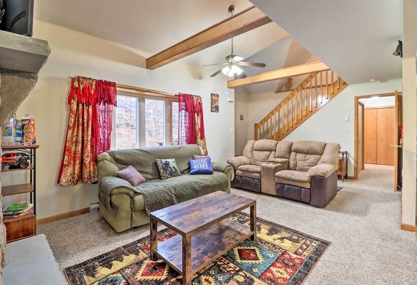 Pet Friendly Pocono Lake Oasis W/ Game Room!