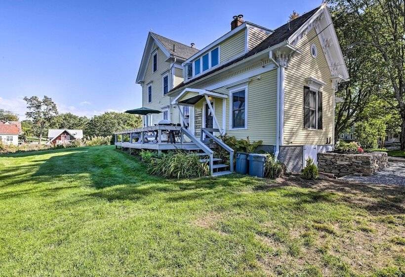 On Site Pond: Spacious Family Home In Jefferson!