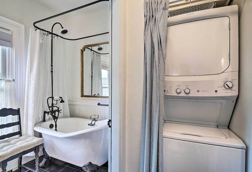 On Site Pond: Spacious Family Home In Jefferson!