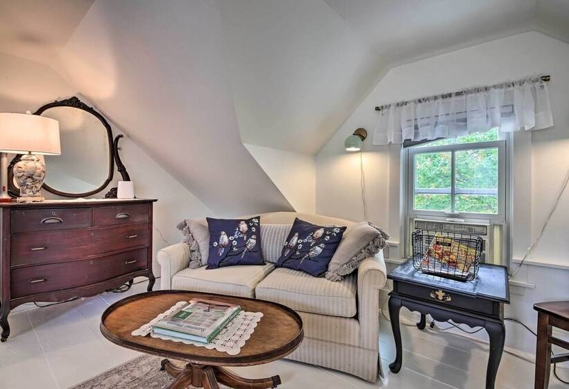 On Site Pond: Spacious Family Home In Jefferson!
