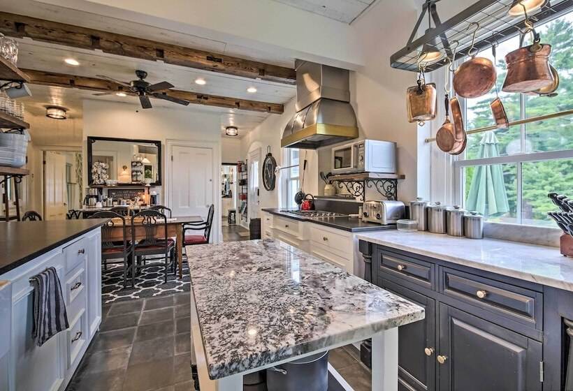 On Site Pond: Spacious Family Home In Jefferson!