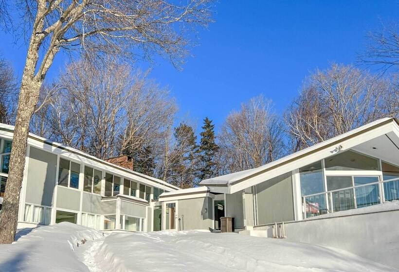 Pristine West Dover Home W/ Deck & Mountain Views!