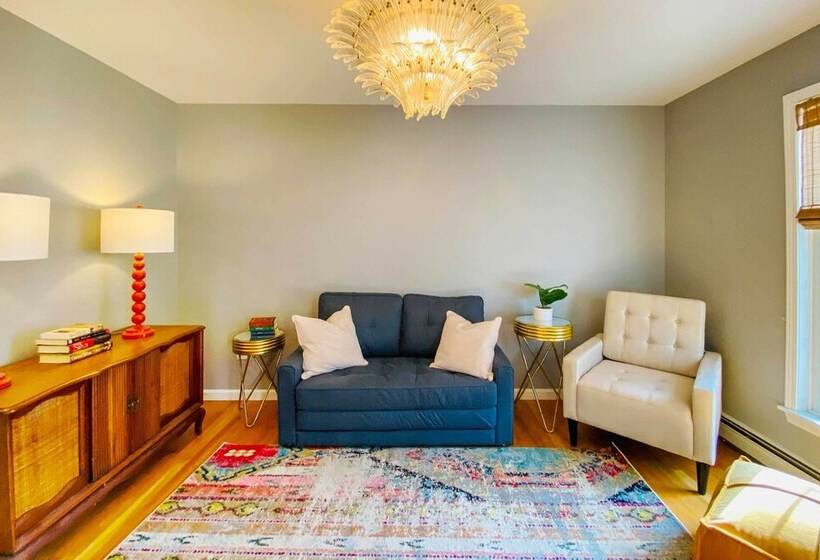 Walk To Dining: Downtown Lenox Guest House!