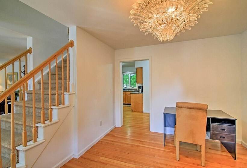 Walk To Dining: Downtown Lenox Guest House!