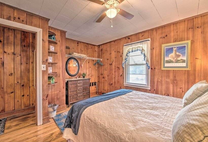 Quaint & Scenic Country Cottage, 3 Mi To New River