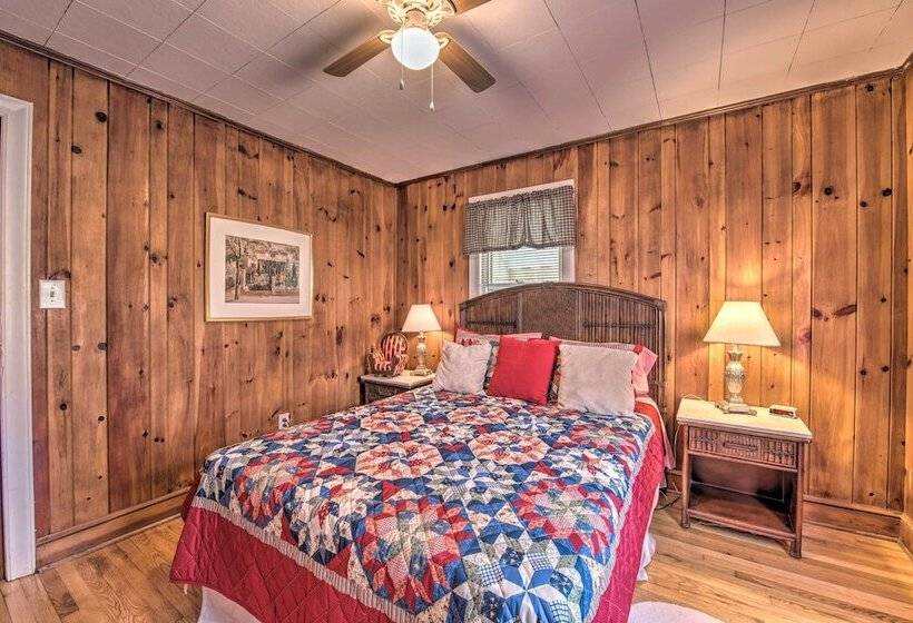 Quaint & Scenic Country Cottage, 3 Mi To New River