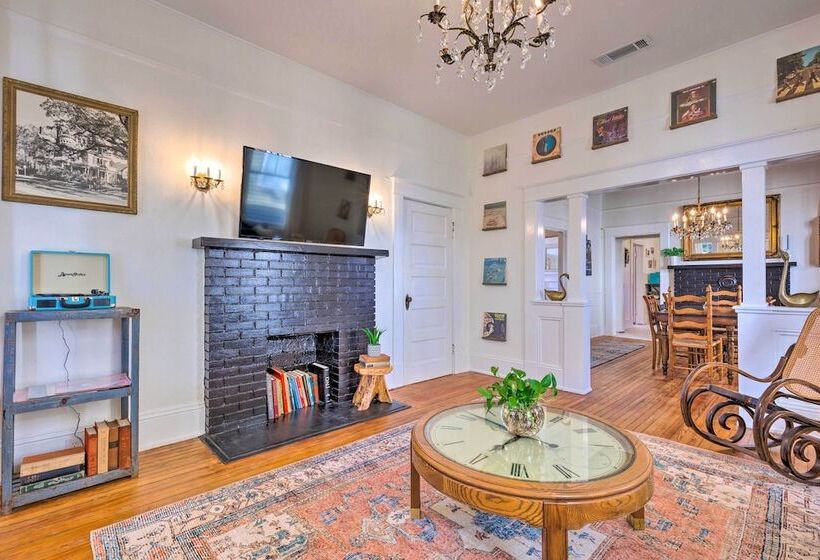 Renovated Historic Home W/ Yard: 2 Mi To Dtwn