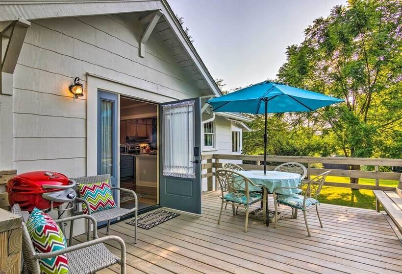 Restored Mars Hill Home On 1 Acre: Walk To Town!