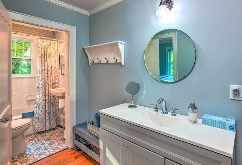 Restored Mars Hill Home On 1 Acre: Walk To Town!