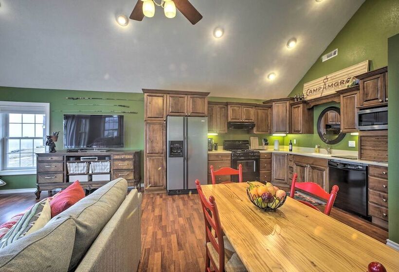 Riverfront Arkansas Retreat Near Fishing & Hiking!