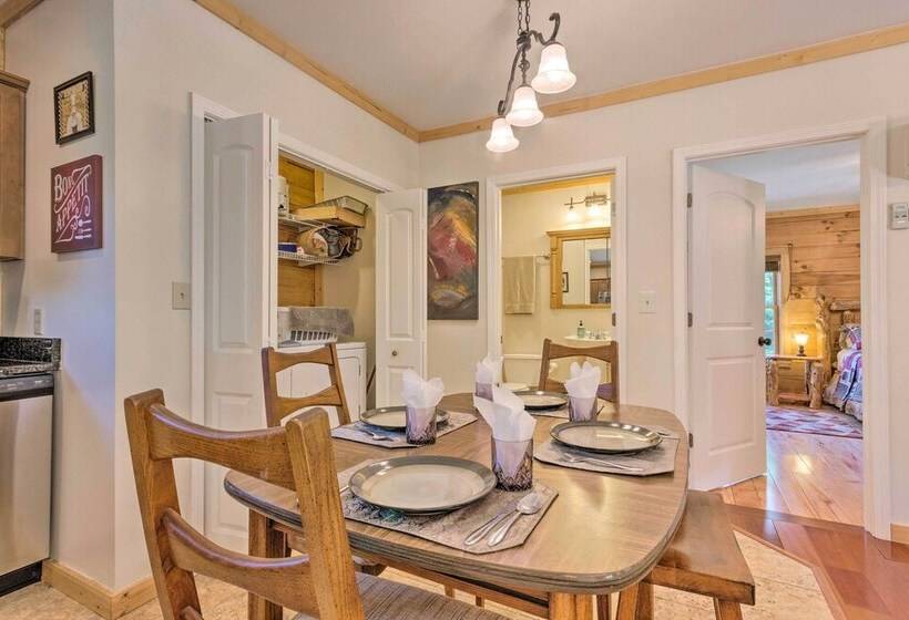 Riverfront Hideaway W/ Mtn Views In Marshall!