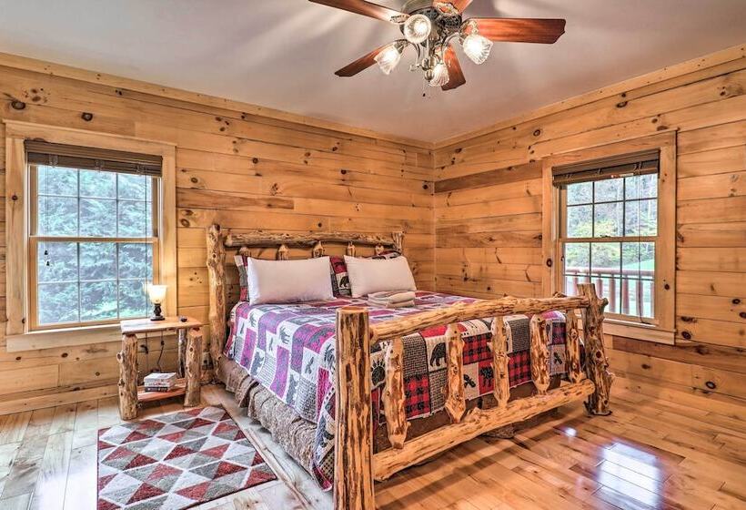 Riverfront Hideaway W/ Mtn Views In Marshall!