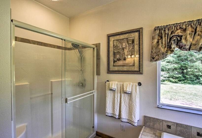 Serene South Bend Family Escape; Dogs Welcome