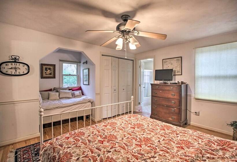 Spacious Faber Home W/ Yard, Steps To Winery!