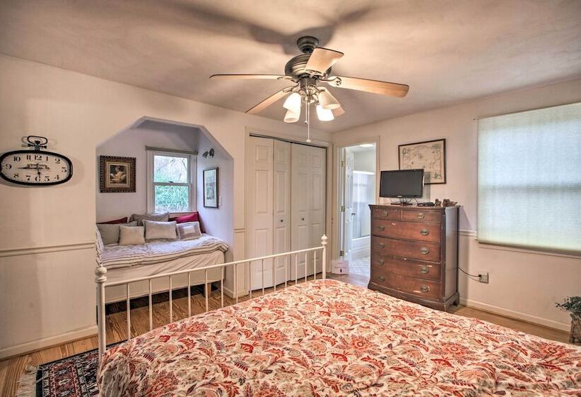 Spacious Faber Home W/ Yard, Steps To Winery!