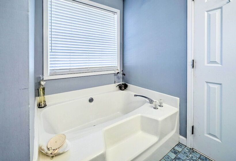 Spacious North Topsail Family Home With 2 Decks