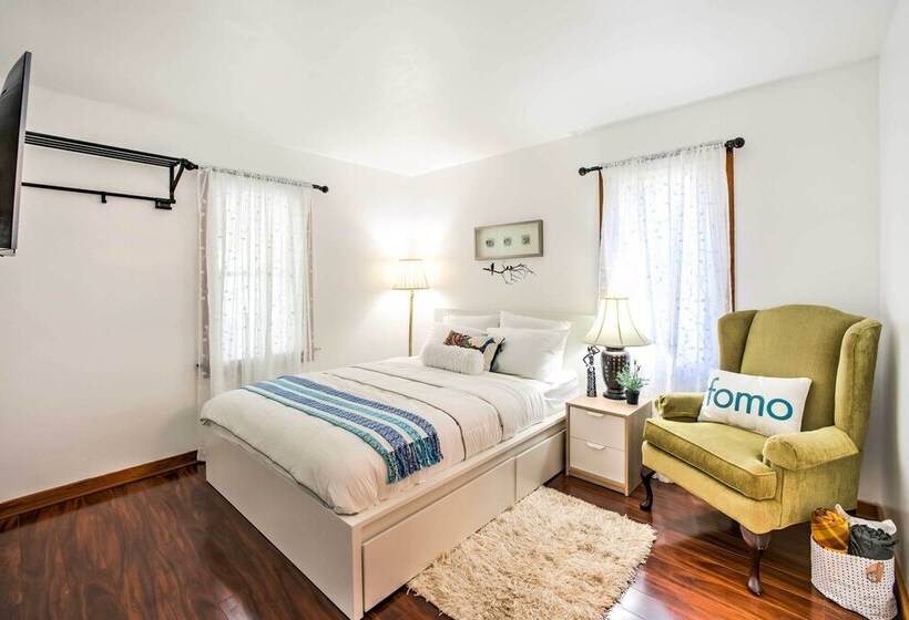 Spacious Retreat W/ Pool ~ 2 Mi To Hershey Park!