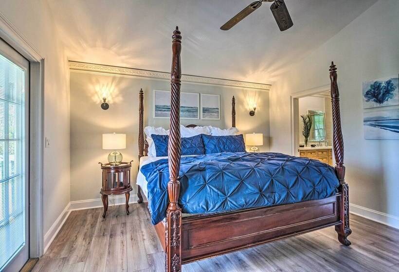 Sugar Beach Haven    Walk To Beach!