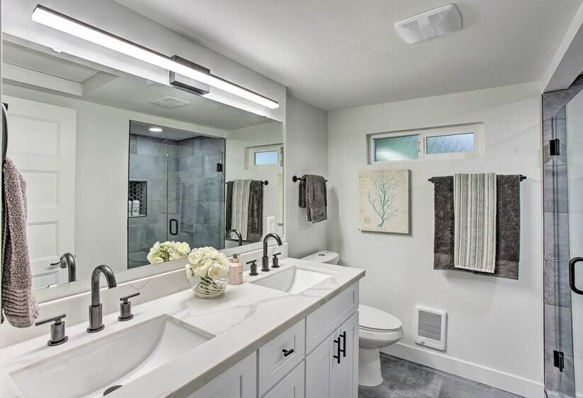 Tacoma  Dash Point Beach Cabin  W/ Balcony!