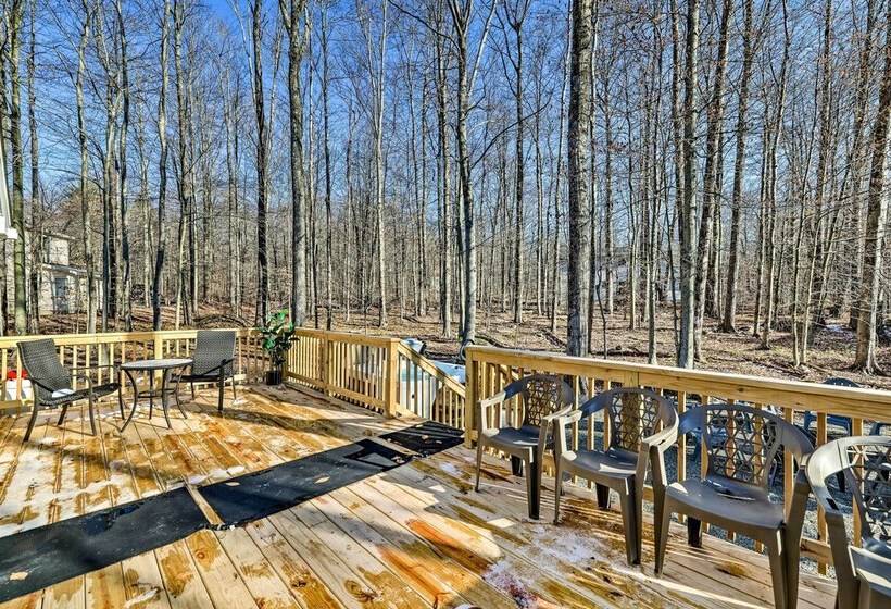 Tree Lined Pocono Lake Home W/ Hot Tub + Decks!