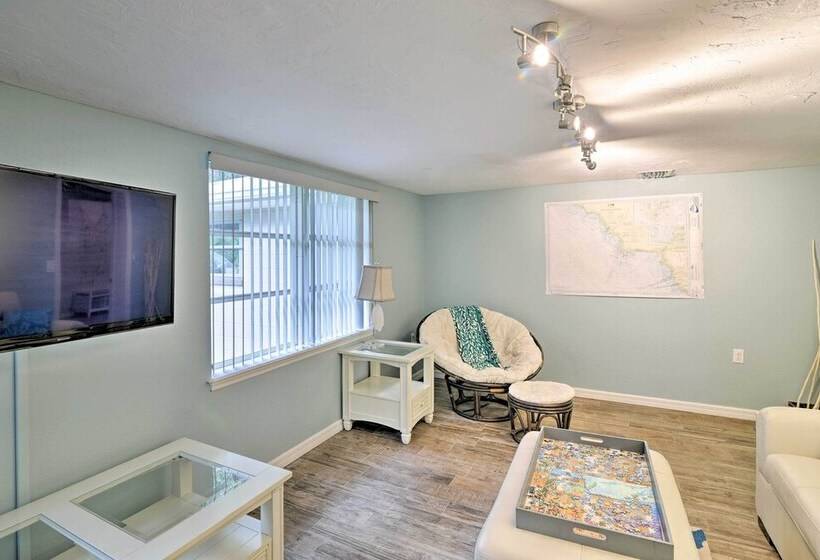 Updated Rustic Yankeetown Home W/ Lanai & Dock