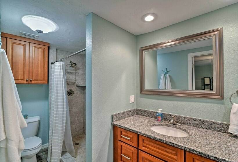 Updated Rustic Yankeetown Home W/ Lanai & Dock