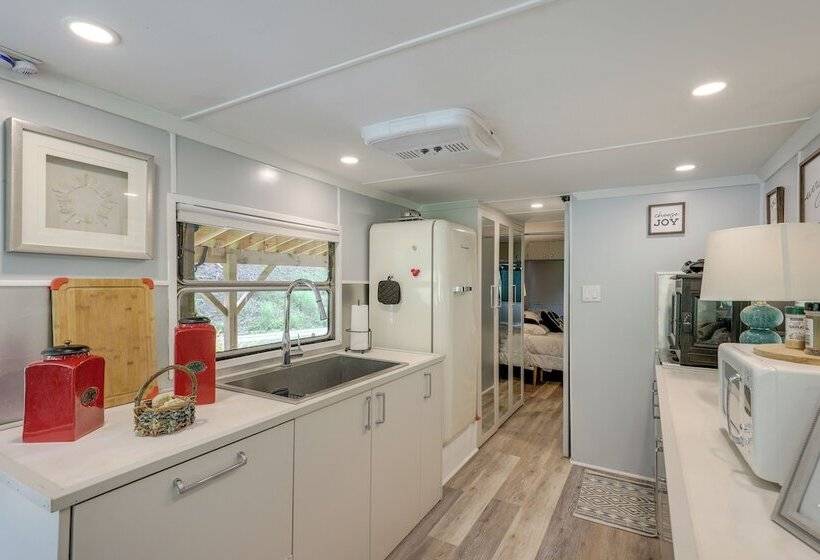 Unique Converted Trailer In Marshall: Pet Friendly